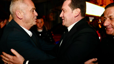 Silivri’nin siyasetinde sıcak günler yaşanıyor. Ak Parti’nin geçtiğimiz günlerde gerçekleşen