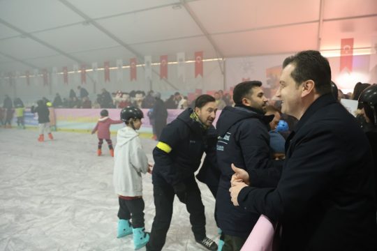 Başkan Balcıoğlu, Çocuklar için Ücretsiz Buz Pistinin Açılışını Gerçekleştirdi Silivri